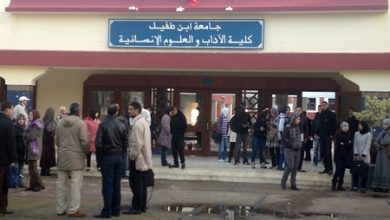 صورة طلبة جامعة ابن طفيل يخوضون إضرابا عن الدراسة بسبب مشاكل السكن الجامعي وتردي الخدمات