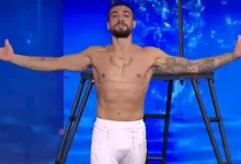 صورة بعد تقديمه عرض خرافي.. متسابق يفوز بالباز الذهبي ويتأهل إلى نهائيات “Arabs Got Talent”