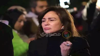 صورة بالصور.. ملامح الحزن على وجه إلهام شاهين في عزاء الراحل نبيل الحلفاوي