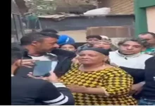 صورة بالفيديو| التفاف الجمهور حول أحمد العوضي بكواليس تصوير “فهد البطل” في بولاق