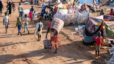 صورة آلاف اللاجئين السودانيين يفرون إلى الجنوب  أخبار السعودية