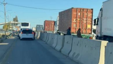 صورة | مراسل رؤيا: عشرات الشاحنات والسفريات عند معبر جابر الحدودي تستعد للدخول للجانب السوري