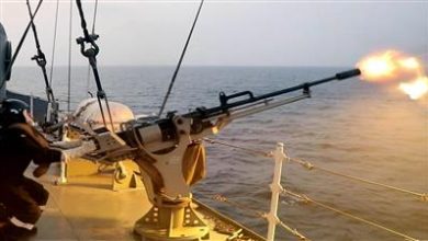 صورة سنتكوم: أفشلنا هجمات للحوثيين على مدمرتين أمريكيتين وسفنًا تحمل العلم الأمريكي في خليج عدن