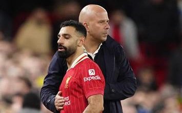 صورة مدرب ليفربول مازحاً: السيتي تلاحقه 115 تهمة وقد لا يكون موجودا في البريميرليغ