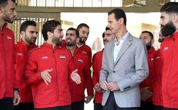 صورة المدرب واللاعب السابق فراس الخطيب: الصورة مع بشار الأسد أسوأ ما حدث في حياتي.. ولا تشرفني