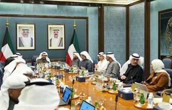صورة رئيس مجلس الوزراء يوجِّه تقديم مراسيم بقوانين تطوير البنية التحتية والمدن الإسكانية والمشاريع التنموية