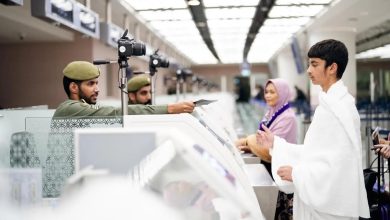 صورة الجوازات تواصل جهودها في خدمة ضيوف الرحمن القادمين لأداء مناسك العمرة