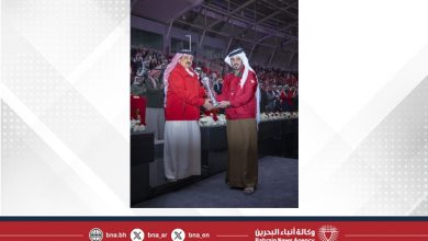 صورة جلالة الملك المعظم يستقبل المنتخب الوطني لكرة القدم بمناسبة تتويجه بلقب بطولة كأس الخليج العربي الـ26