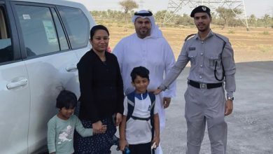 صورة شرطة عجمان تعيد طفلاً مفقوداً لوالديه في منطقة المنامة