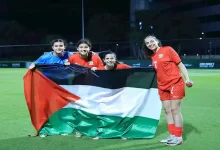 صورة “غزة على قفازها وأب كندي”.. حكاية شارلوت فيلبس حارسة مرمى منتخب فلسطين