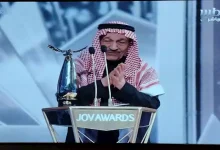 صورة تكريم المخرج السعودي عبدالله المحيسن ومنحه جائزة الإنجاز مدى الحياة بحفل Joy Awards