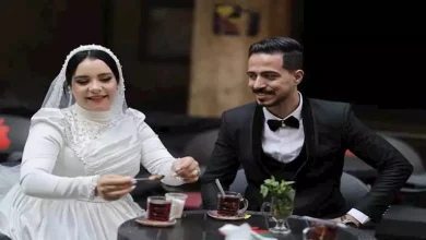 صورة 20 صورة لعروسين يحتفلان بزفافهما في وسط البلد.. مفاجأة العروس تُثير الجدل