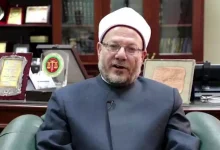 صورة المفتي السابق يشرح كيفية التحلل من الإحرام في الحج