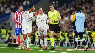 صورة بيلينجهام يسب الحكم في مباراة ريال مدريد وأتلتيكو (فيديو وصور)