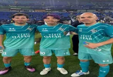 صورة بقميص الأهلي..لاعب ياباني يزور الأهرامات ويشاهد الدوري المصري (صور)