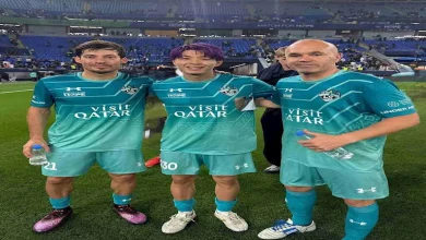 صورة بقميص الأهلي..لاعب ياباني يزور الأهرامات ويشاهد الدوري المصري (صور)