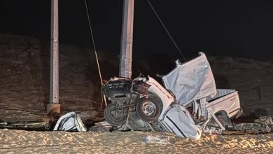 صورة بيشة: اصطدام مركبة بعمود كهرباء يصيب شابين ويقطع التيار عن مئات المشتركين  أخبار السعودية