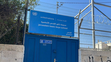 صورة اعتصام في مدرسة “الأونروا” في سلوان احتجاجا على إغلاق الاحتلال للمدرسة