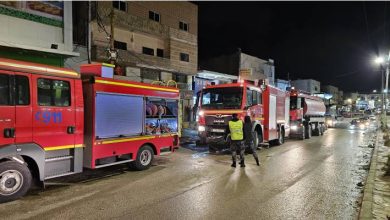 صورة | مراسل رؤيا: الدفاع المدني يتعامل مع تجدد حريق بمجمع تجاري  في الكرك