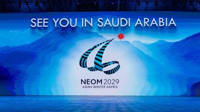 صورة المملكة تتسلّم علم استضافة دورة الألعاب الآسيوية الشتوية العاشرة «نيوم 2029»