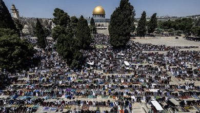 صورة الشرطة الإسرائيلية تبعد الأسرى المحررين عن المسجد الأقصى