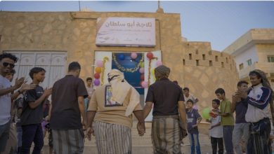 صورة من أعماق سقطرى.. حيث الإنسان يوثق حضورا إنسانيا جديدا ويغير مسار حياة ابو سلطان