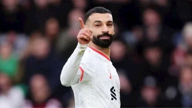 صورة مدرب ليفربول يكشف سبب غضب محمد صلاح في مباراة باريس