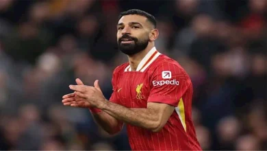 صورة جاري نيفيل يعلق على أداء محمد صلاح مع ليفربول قبل مباراة نهائي كاراباو