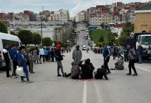 صورة ضحايا الإدمان يحتجون في طنجة بسبب نفاد مخزون دواء “الميثادون”