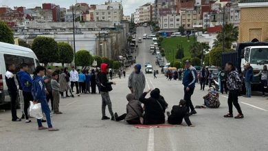 صورة ضحايا الإدمان يحتجون في طنجة بسبب نفاد مخزون دواء “الميثادون”