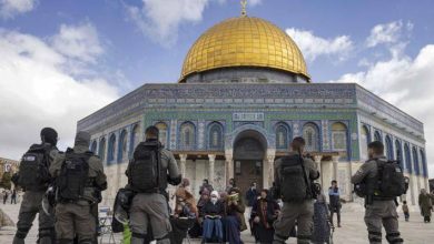 صورة | قوات الاحتلال تقتحم المسجد الأقصى وتجبر الفلسطينيين على الخروج منه