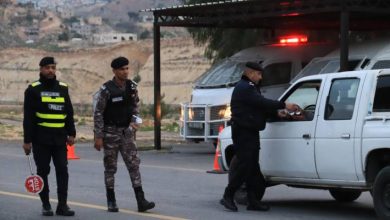 صورة | موقف إنساني من دورية الأمن العام: مساعدة سيدة مسنّة وإيصالها إلى منزلها