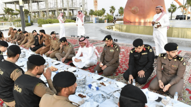 صورة محافظ جدة يشارك الإفطار الرمضاني مع قادة ومنسوبي القطاعات الأمنية