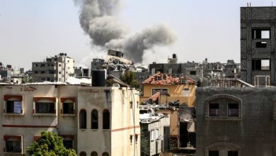 صورة | مراسل “رؤيا”: احتراق محطة تحلية مياه الشرب شرق مدينة غزة بعد قصفها