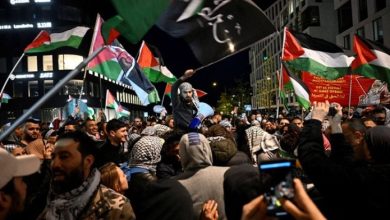 صورة متسابقون يطالبون باستبعاد هيئة البث الإسرائيلية من يوروفيجن واتهامها بالتواطؤ في إبادة غزة