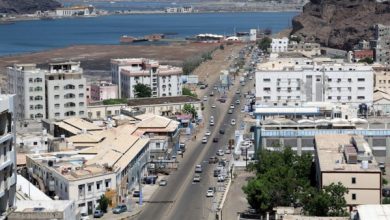 صورة انقطاع الكهرباء في عدن يتسبب في وفاة زوجين اضطرا للنوم داخل سيارة والقصة في الممدارة