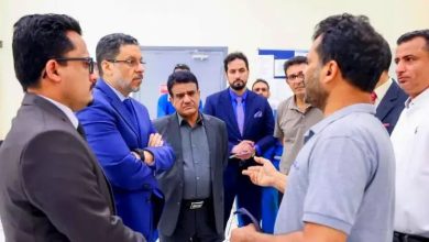 صورة رئيس الحكومة يرد على الإنتقالي من عدن: ''معاناة الناس ليست مجالاً للتوظيف السياسي ولا وقت لتبادل الإتهامات''