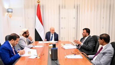 صورة عاجل: مجلس القيادة الرئاسي يجتمع بحضور كامل أعضائه وغياب الزبيدي