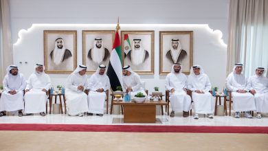 صورة حمدان بن زايد يزور جزيرة دلما ويلتقي المواطنين