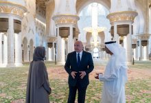 صورة رئيس لبنان يزور جامع الشيخ زايد الكبير في أبوظبي