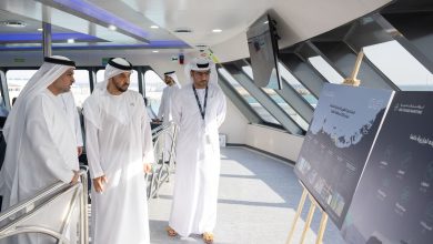 صورة حمدان بن زايد يواصل جولته التفقدية في جزيرة دلما ويدشن عبارتي “دلما” و”الظنة”