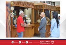 صورة تمديد فترة العمل المسائية دعماً للأسر المنتجة.. وزير التنمية الاجتماعية يزور مجمع العاصمة لمنتجات الأيدي البحرينية ويؤكد الاستمرار في تطوير المبادرات لتعزيز تنافسية المنتجات