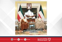 صورة ولي عهد دولة الكويت يستقبل وزير المواصلات والاتصالات