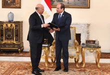 صورة السيسي يؤكد حرص مصر على نجاح القمة العربية المقبلة في بغداد