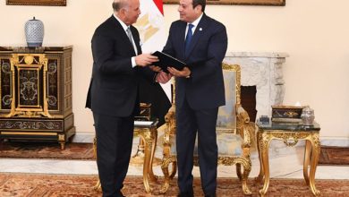 صورة السيسي يؤكد حرص مصر على نجاح القمة العربية المقبلة في بغداد