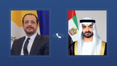 صورة رئيس الدولة يتلقى اتصالاً هاتفياً من الرئيس القبرصي