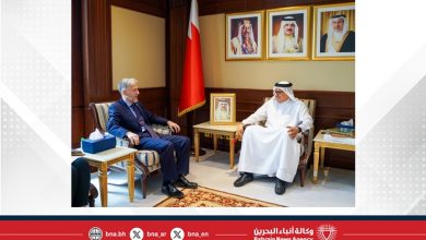 صورة وزير الخارجية يستقبل سفير المملكة المتحدة لدى مملكة البحرين