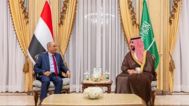 صورة الأمير خالد بن سلمان يتحدث عن لقائه برئيس الحكومة اليمنية والأخير يبحث عن الدعم المطلوب ويضع عليه أولويات حكومته