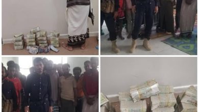 صورة سجن وحشي وتحويلات مالية وإرسال مقاطع تعذيب .. شرطة محافظة شبوة توقع عصابة اثيوبية امتهنت الإجرام وتحرر 25 مختطفاً رجالا ونساء