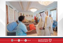 صورة وزير الخارجية يتسلم نسخة من أوراق اعتماد سفير جمهورية سريلانكا الديمقراطية الاشتراكية المعينة لدى مملكة البحرين